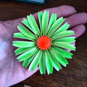 SOLD- Vintage 60s Daisy Brooch